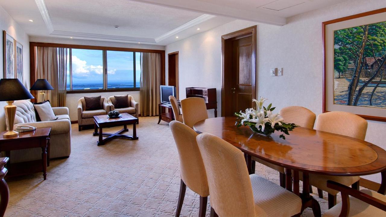 Marco Polo Plaza Cebu Hotel Exterior foto A suite at the Hilton