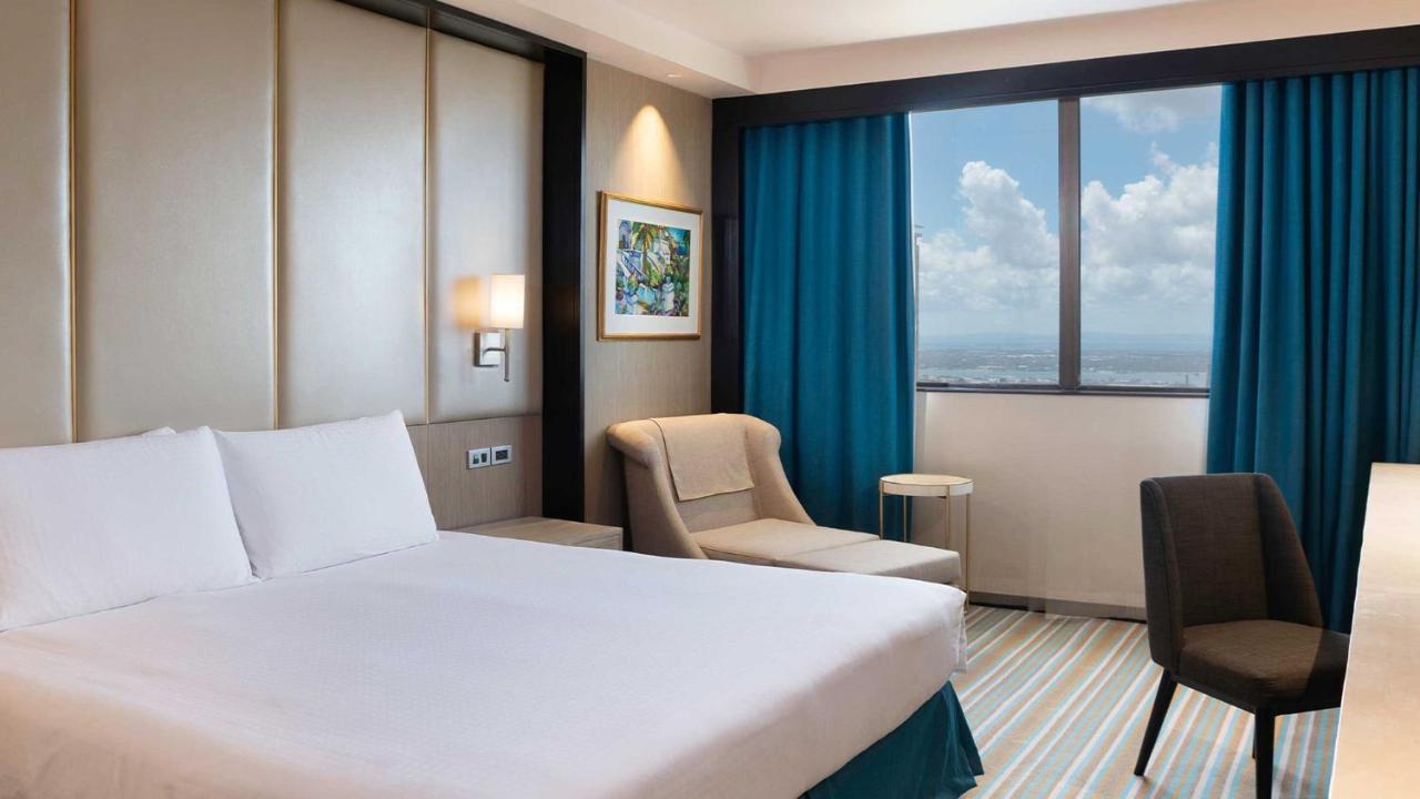 Marco Polo Plaza Cebu Hotel Exterior foto A room at the hotel