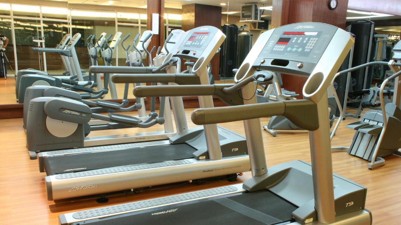 Marco Polo Plaza Cebu Hotel Exterior foto Treadmills in a gym
