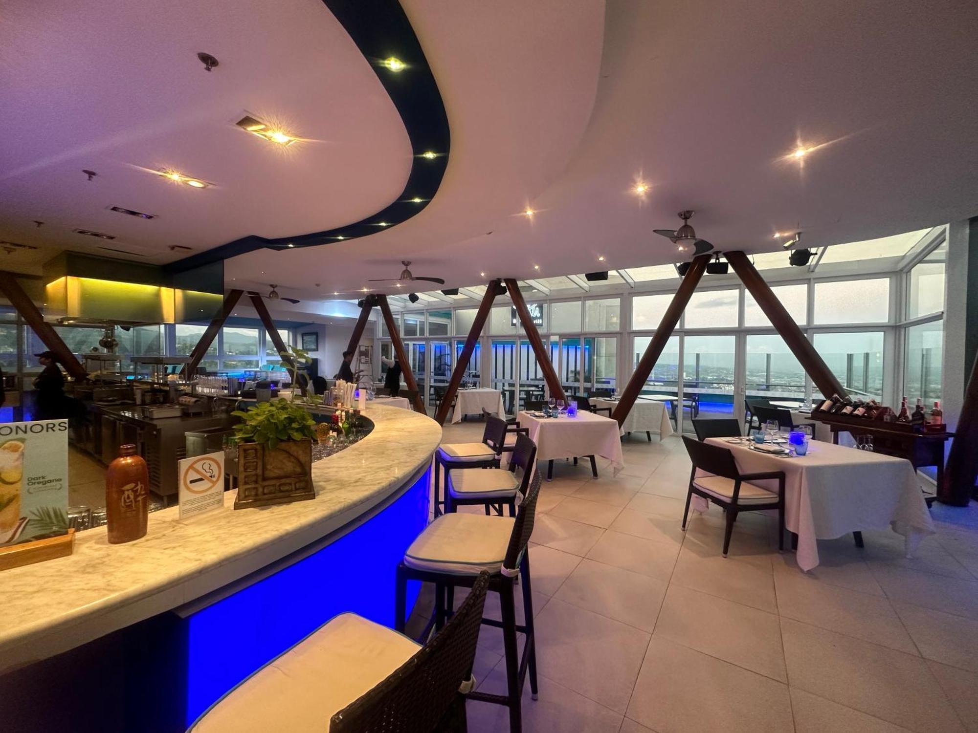 Marco Polo Plaza Cebu Hotel Exterior foto The interior of the restaurant