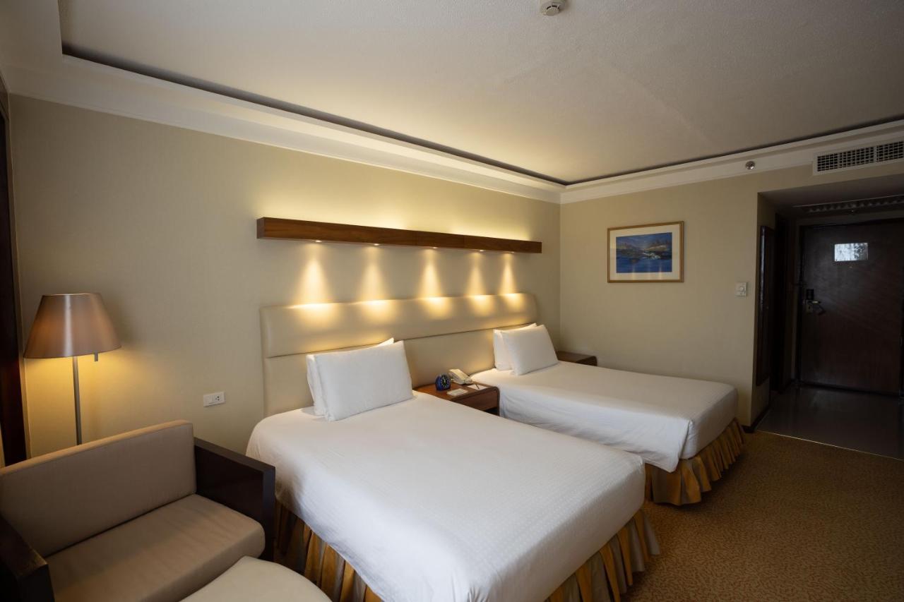 Marco Polo Plaza Cebu Hotel Exterior foto A room at the hotel