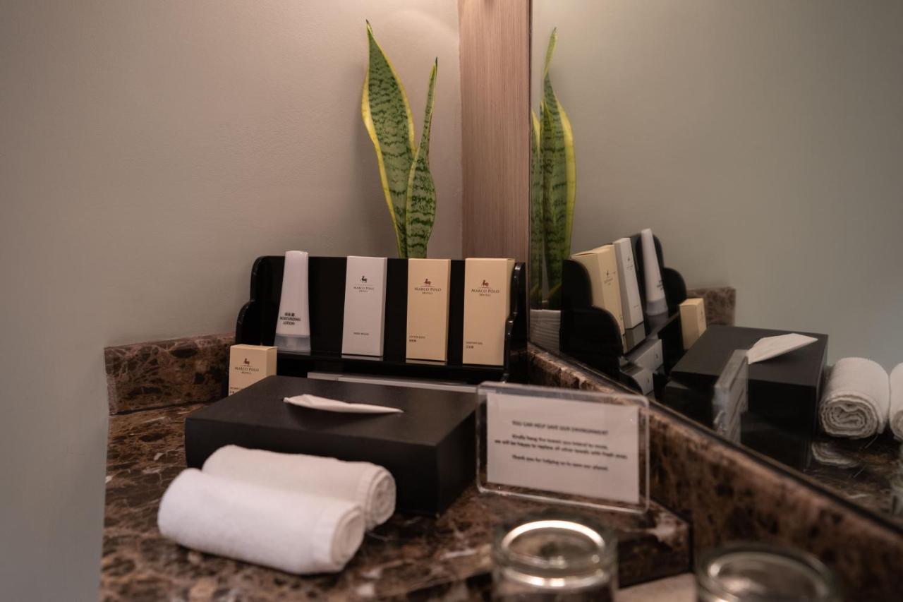 Marco Polo Plaza Cebu Hotel Exterior foto Amenities in a hotel bathroom
