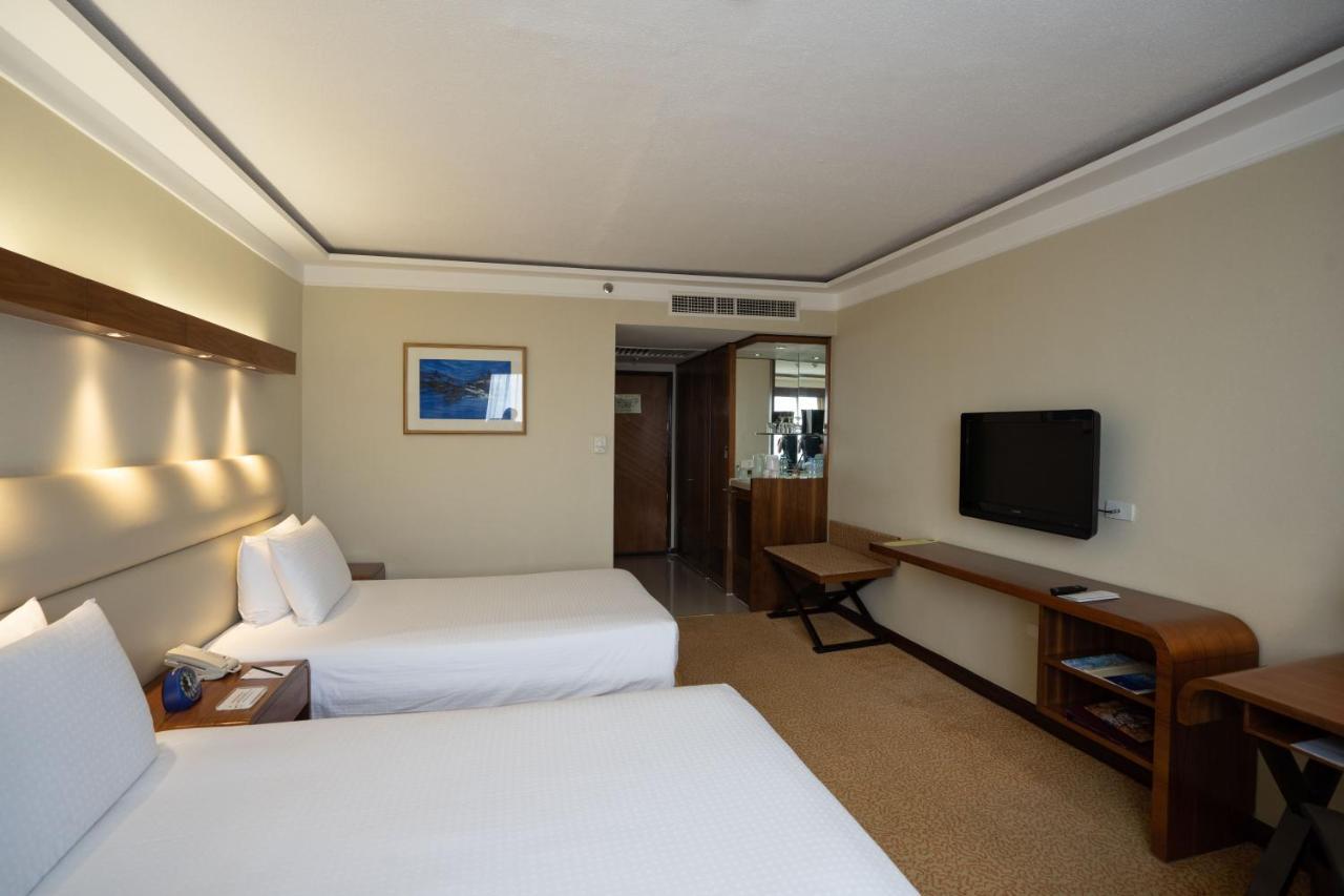 Marco Polo Plaza Cebu Hotel Exterior foto A room at the hotel